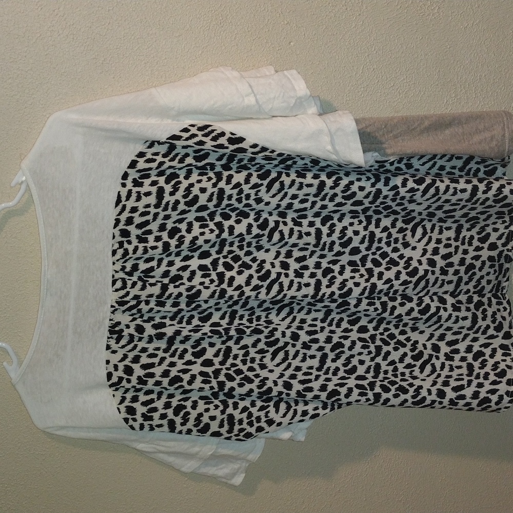 Umgee Linen Blend Leopard Print Short Sleeve Top S - image 6